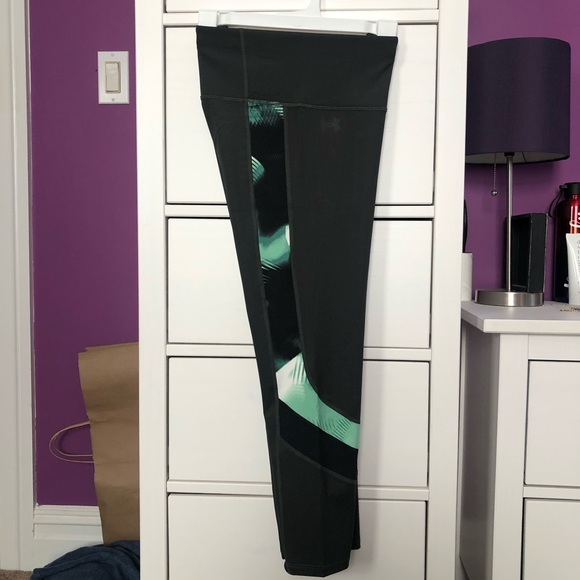 Women’s Under Armour Workout Leggings - L - Picture 15 of 15